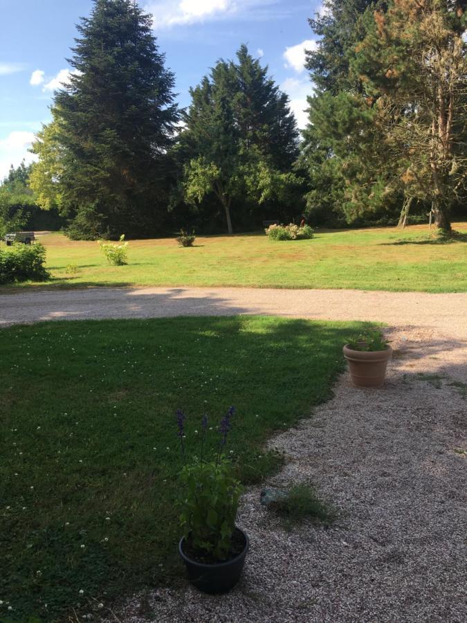 Au Charme Des Pommiers Bed and Breakfast Thiberville Exteriör bild